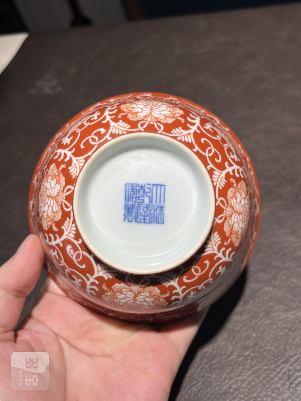 清乾隆 珊瑚红地留白缠枝花卉纹碗 - 图15